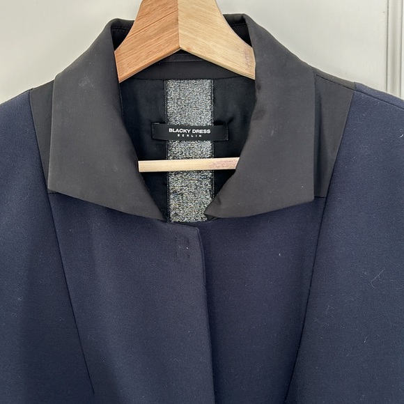 Blacky Dress Berlin coat in navy with black collar. - Picture 2 of 4